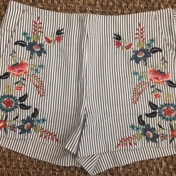 EEUC Worn Once LOFT Blue Stripped Floral Shorts 4 - Picture 1 of 3
